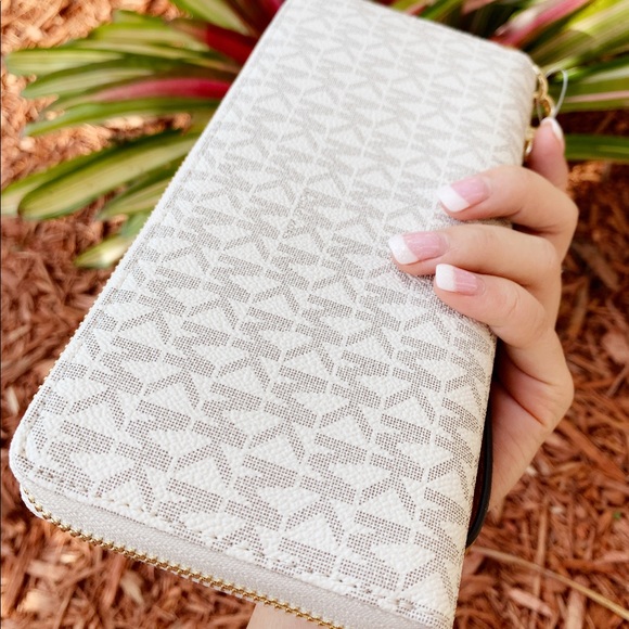 👜💕Michel Kors Large Wallet - Picture 4 of 8